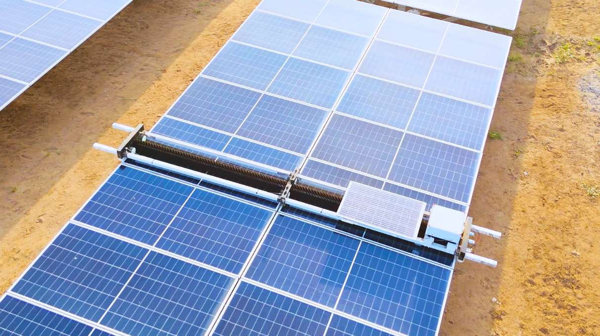 VYRO+ - Self-Solar-Charging Cleaning Robot